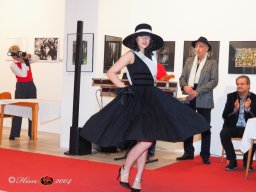 Fashion Show in der Contemplor Galerie Wien am 14. 03. 2024